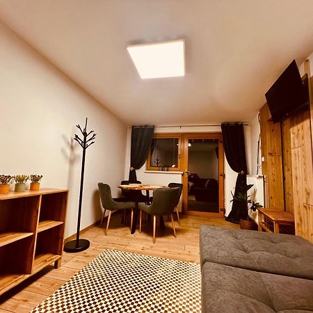 Apartment Fuer 2 Erwachsene Und 2 Kinder, Ausgestattet Mit Einem Weinkeller Und Einem Kleinen Hof - Self-Made Fruehstueck Inbegriffen Retz Exterior photo