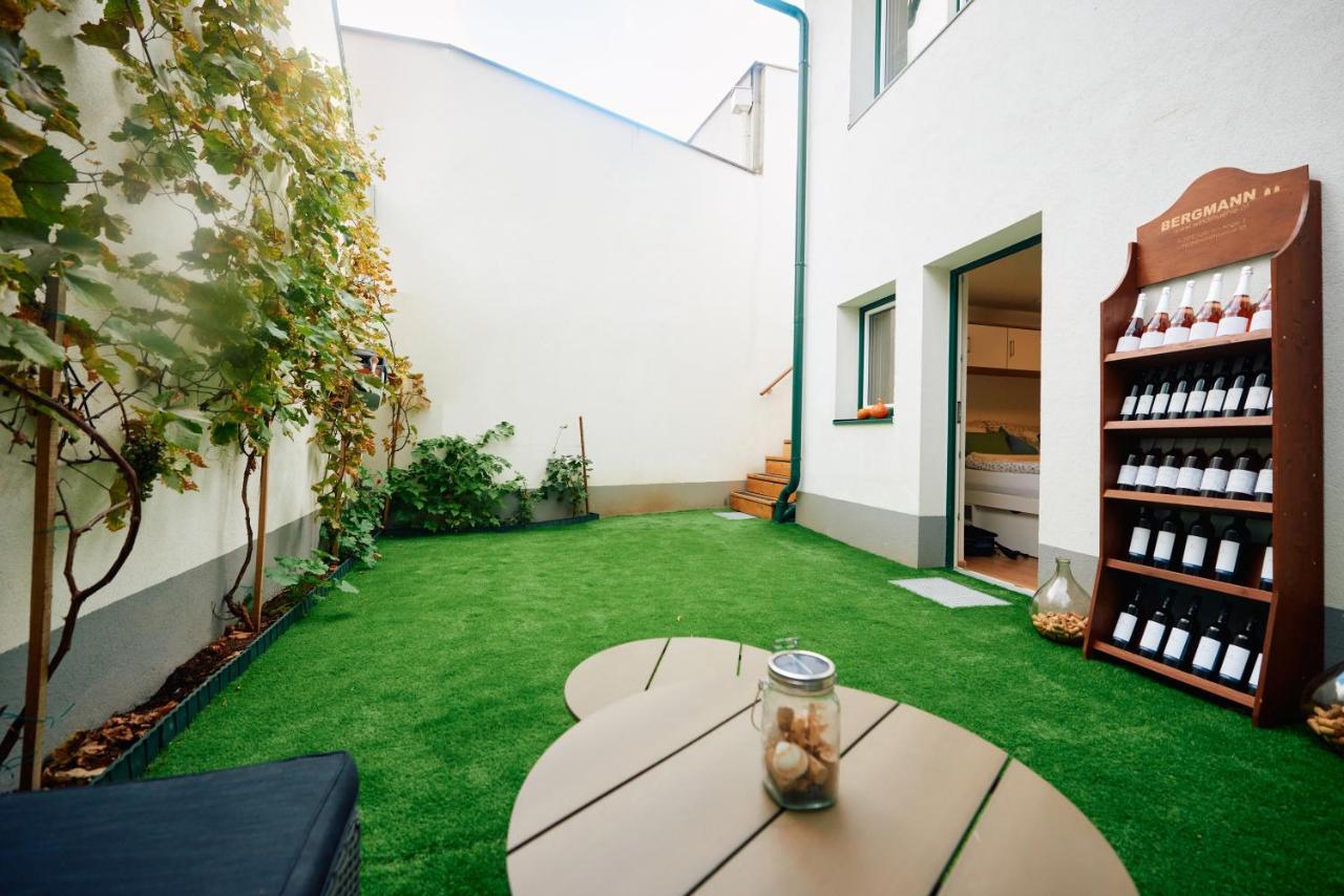 Apartment Fuer 2 Erwachsene Und 2 Kinder, Ausgestattet Mit Einem Weinkeller Und Einem Kleinen Hof - Self-Made Fruehstueck Inbegriffen Retz Exterior photo