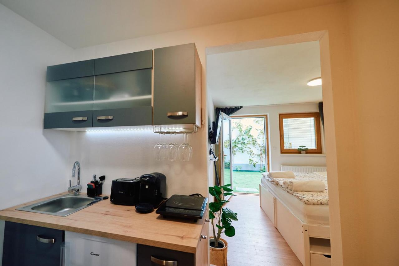 Apartment Fuer 2 Erwachsene Und 2 Kinder, Ausgestattet Mit Einem Weinkeller Und Einem Kleinen Hof - Self-Made Fruehstueck Inbegriffen Retz Exterior photo