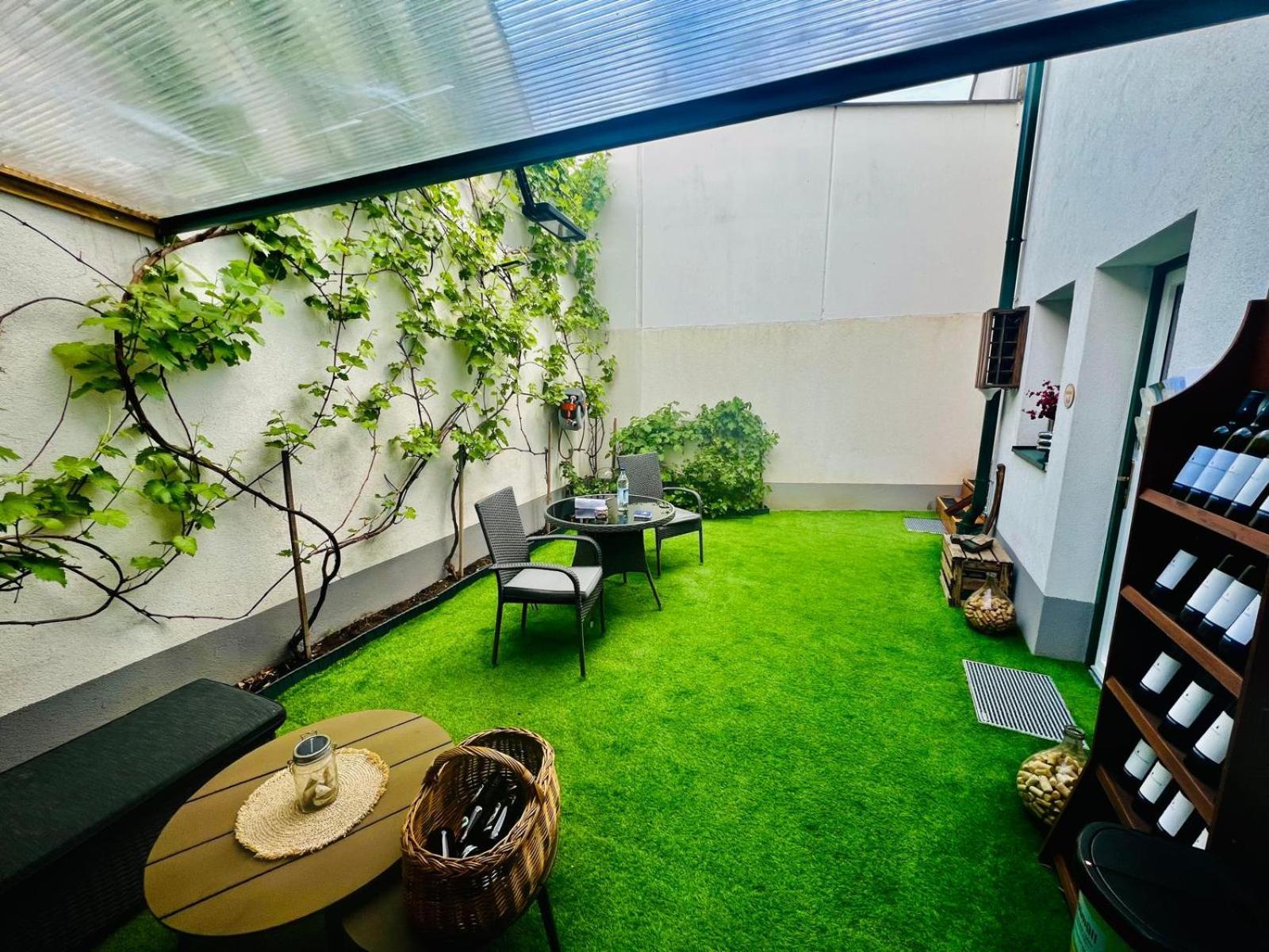 Apartment Fuer 2 Erwachsene Und 2 Kinder, Ausgestattet Mit Einem Weinkeller Und Einem Kleinen Hof - Self-Made Fruehstueck Inbegriffen Retz Exterior photo
